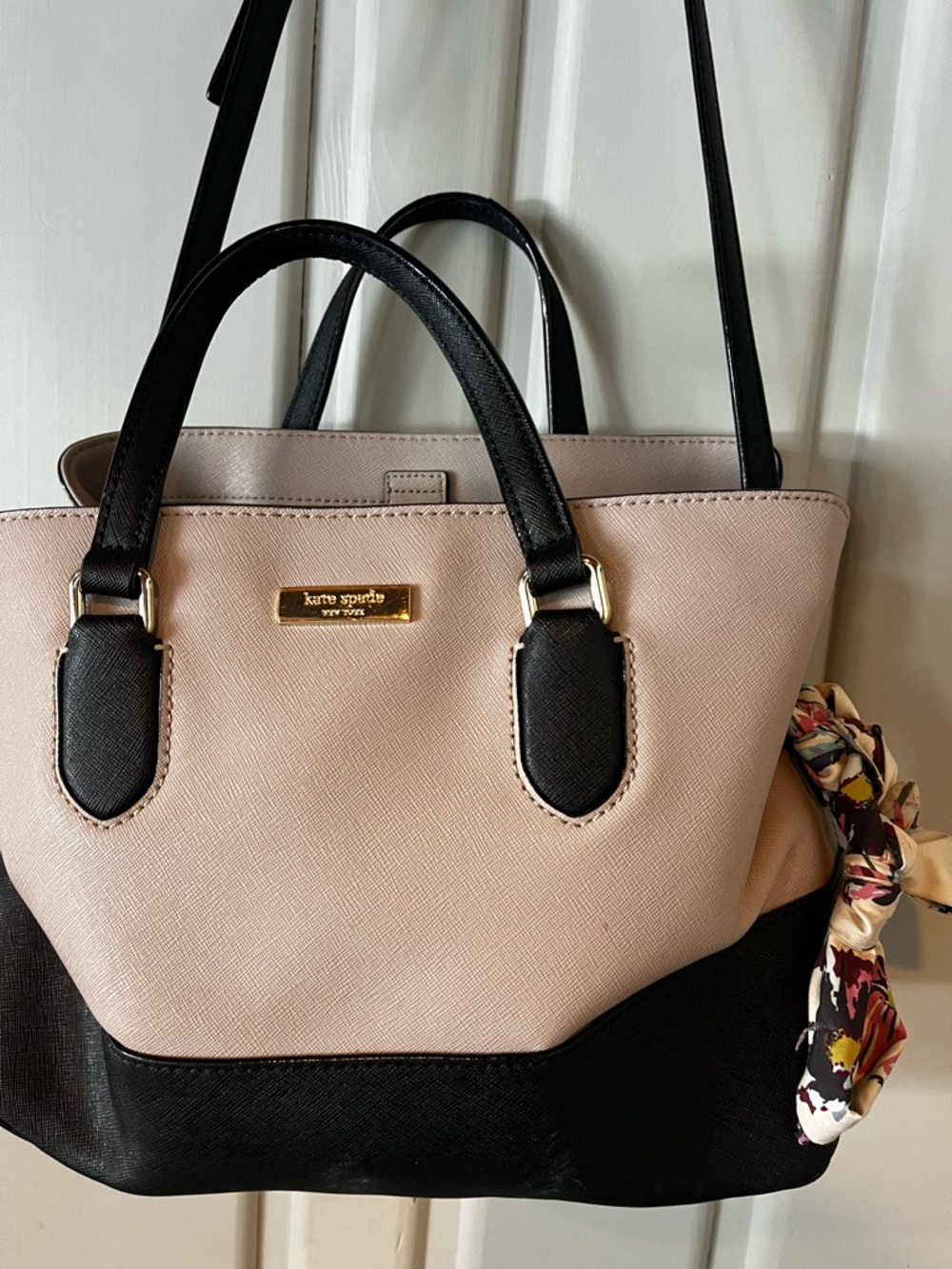 KATE SPADE LAUREL WAY EVANGELIE HANDBAG - ALMNDNE/BK
